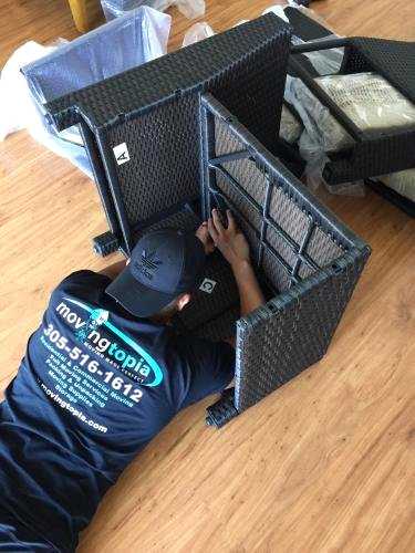Movingtopia team handling furniture